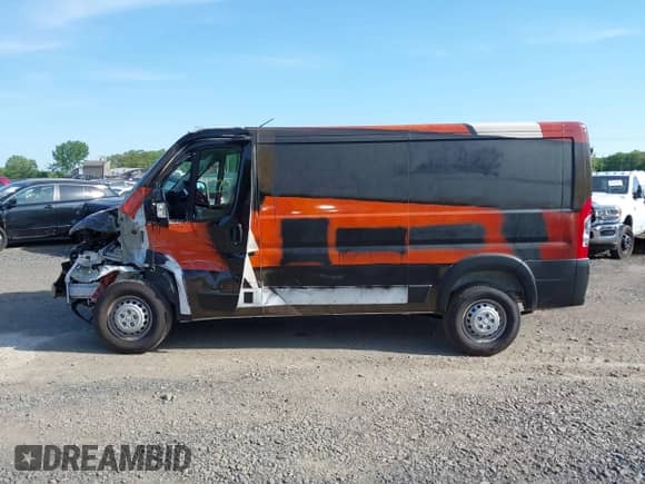 2024 Ram ProMaster Cargo Tradesman z VIN 3C6LRVAG8RE136299, wystawiony jako IAAI lot #42196227 z przebiegiem 955 mil mil oraz . Historia ofert i sprzedaży dostępna na DreamBid. Obrazek 14.