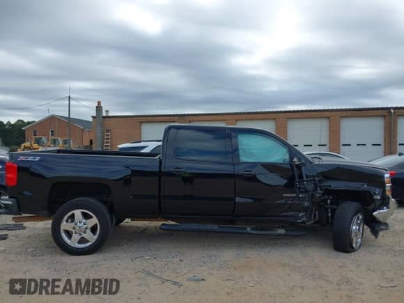 2015 Chevrolet Silverado 2500HD LT with VIN 1GC1KVEG9FF152026, listed as a IAAI auction lot 43427334 with 214,348 mi miles and . Bid and sale history available at DreamBid. Image 13.