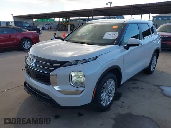 2024 Mitsubishi Outlander ES with VIN JA4J3UA85RZ004684, listed as a IAAI auction lot 41289047 with 18,819 mi miles and . Bid and sale history available at DreamBid. Image 18.