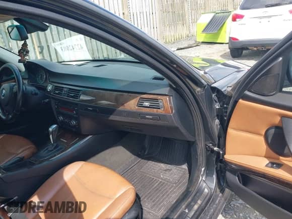 2009 BMW 3 Series 328i with VIN WBAPH73599E128175, listed as a IAAI auction lot 42742083 with 77,329 mi miles and . Bid and sale history available at DreamBid. Image 5.