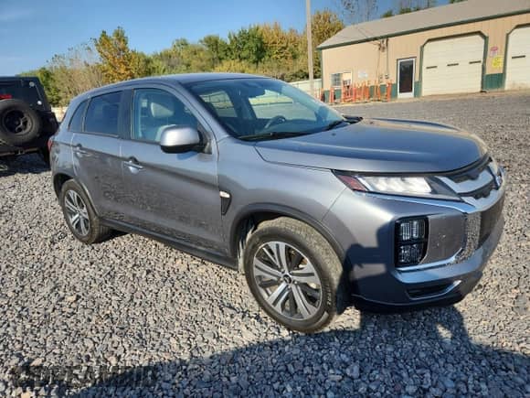 2021 Mitsubishi Outlander ES z VIN JA4APUAU1MU001160, wystawiony jako Copart lot #81616325 z przebiegiem 96 015 mil mil oraz Szkoda całkowita • Salvage title. Historia ofert i sprzedaży dostępna na DreamBid. Obrazek 4.