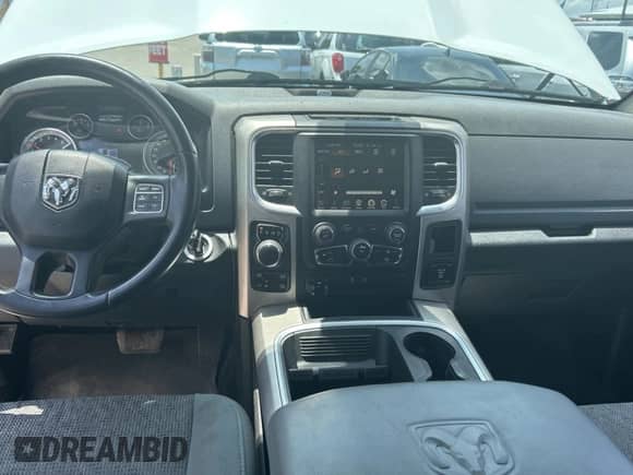 2015 Ram 1500 Outdoorsman z VIN 1C6RR7LM2FS740920, wystawiony jako Copart lot #56540295 z przebiegiem 89 291 mil mil oraz Czysty tytuł • Clean title. Historia ofert i sprzedaży dostępna na DreamBid. Obrazek 9.