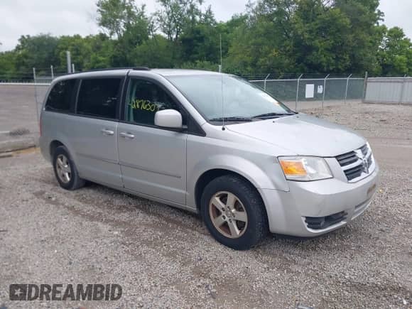 2010 Dodge Grand Caravan SXT z VIN 2D4RN5D1XAR417872, wystawiony jako IAAI lot #42876307 z przebiegiem 121 854 mil mil oraz . Historia ofert i sprzedaży dostępna na DreamBid. Obrazek 1.