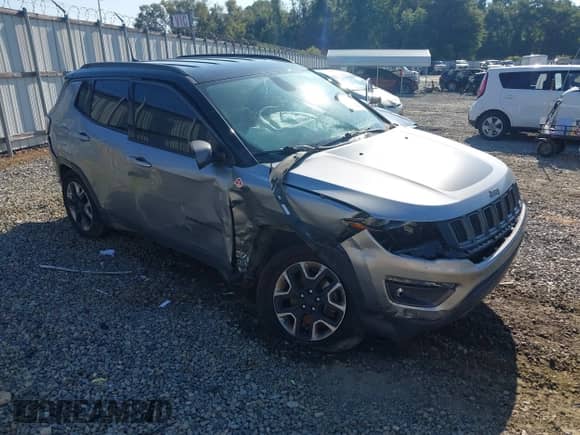 2018 Jeep Compass Trailhawk z VIN 3C4NJDDB9JT169184, wystawiony jako IAAI lot #42989268 z przebiegiem 97 221 mil mil oraz . Historia ofert i sprzedaży dostępna na DreamBid. Obrazek 1.