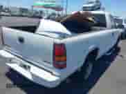 2005 GMC Sierra 1500 Work Truck z VIN 1GTEC14VX5Z164609, wystawiony jako IAAI lot #42687800 z przebiegiem 115 621 mil mil oraz . Historia ofert i sprzedaży dostępna na DreamBid. Obrazek 4.