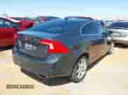 2016 Volvo S60 T5 Drive-E Premier z VIN YV126MFK4G2409957, wystawiony jako IAAI lot #41993257 z przebiegiem 102 420 mil mil oraz . Historia ofert i sprzedaży dostępna na DreamBid. Obrazek 4.