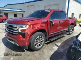 2024 Chevrolet Silverado 1500 High Country z VIN 1GCUDJE83RZ308136, wystawiony jako Copart lot #64938845 z przebiegiem 25 677 mil mil oraz Szkoda całkowita • Salvage title. Historia ofert i sprzedaży dostępna na DreamBid. Obrazek 1.