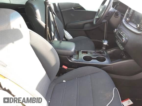 2020 Kia Sorento LX z VIN 5XYPG4A58LG660524, wystawiony jako IAAI lot #41505220 z przebiegiem 60 252 mil mil oraz . Historia ofert i sprzedaży dostępna na DreamBid. Obrazek 5.