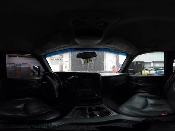 2006 Chevrolet Silverado 2500HD LT3 z VIN 1GCHK23D46F186865, wystawiony jako IAAI lot #43061235 z przebiegiem Nie podano mil oraz . Historia ofert i sprzedaży dostępna na DreamBid. Obrazek 18.