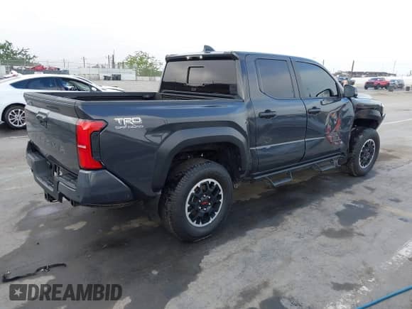 2024 Toyota Tacoma TRD Off Road с VIN 3TMLB5JN6RM051513, выставлен на аукционе IAAI как лот 43140179 с пробегом 13 703 миль миль и . История ставок и продаж доступна на DreamBid. Изображение 4.