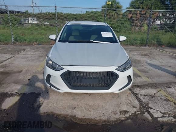 2017 Hyundai Elantra SE с VIN 5NPD74LF1HH105200, выставлен на аукционе IAAI как лот 42715226 с пробегом 81 308 миль миль и . История ставок и продаж доступна на DreamBid. Изображение 6.
