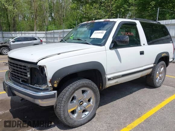 1998 Chevrolet Tahoe with VIN 3GNEK18R4WG141013, listed as a IAAI auction lot 42268580 with 226,330 mi miles and . Bid and sale history available at DreamBid. Image 17.