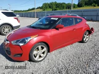 2013 Hyundai Veloster w/Black Int z VIN KMHTC6AD2DU126699, wystawiony jako Copart lot #57329805 z przebiegiem 85 303 mil mil oraz Szkoda całkowita • Salvage title. Historia ofert i sprzedaży dostępna na DreamBid. Obrazek 1.
