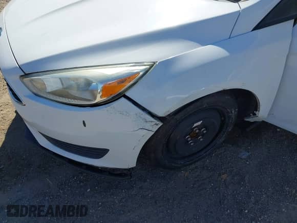 2015 Ford Focus SE z VIN 1FADP3K24FL304572, wystawiony jako IAAI lot #43530381 z przebiegiem 80 729 mil mil oraz . Historia ofert i sprzedaży dostępna na DreamBid. Obrazek 6.