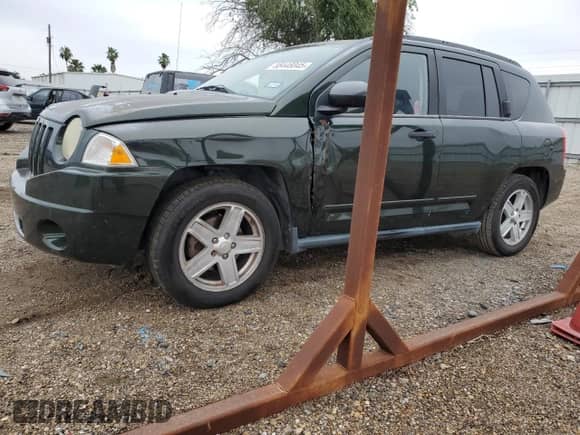 2010 Jeep Compass Sport z VIN 1J4NT1FB6AD626166, wystawiony jako Copart lot #88448045 z przebiegiem 181 098 mil mil oraz Szkoda całkowita • Salvage title. Historia ofert i sprzedaży dostępna na DreamBid. Obrazek 1.