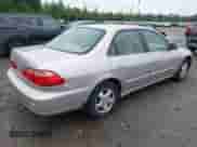 1998 Honda Accord EX z VIN 1HGCG6677WA023666, wystawiony jako IAAI lot #42434534 z przebiegiem 238 140 mil mil oraz . Historia ofert i sprzedaży dostępna na DreamBid. Obrazek 4.