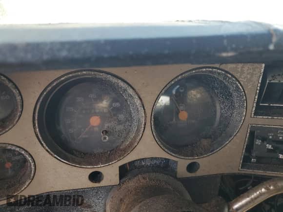 1988 Chevrolet Suburban с VIN 1GNEV16K8JF196619, выставлен на аукционе Copart как лот 78754204 с пробегом 91 294 миль миль и Списание • Salvage title. История ставок и продаж доступна на DreamBid. Изображение 9.