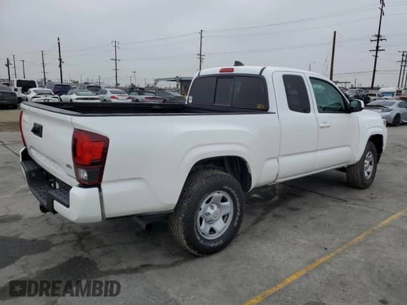 2023 Toyota Tacoma SR z VIN 3TYRZ5CN9PT026979, wystawiony jako Copart lot #85715965 z przebiegiem 70 943 mil mil oraz Szkoda całkowita • Salvage title. Historia ofert i sprzedaży dostępna na DreamBid. Obrazek 3.