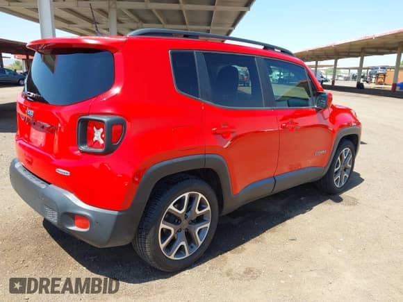 2018 Jeep Renegade Latitude with VIN ZACCJABB3JPG86190, listed as a IAAI auction lot 43011217 with 58,354 mi miles and . Bid and sale history available at DreamBid. Image 4.