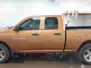 2012 Ram 1500 Express z VIN 1C6RD7FT7CS245092, wystawiony jako IAAI lot #42750773 z przebiegiem 180 274 mil mil oraz . Historia ofert i sprzedaży dostępna na DreamBid. Obrazek 14.