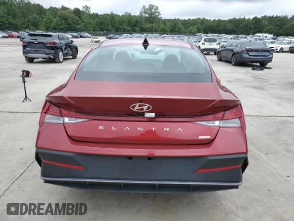 2024 Hyundai Elantra Blue z VIN KMHLM4DJ5RU108045, wystawiony jako Copart lot #69734475 z przebiegiem 34 058 mil mil oraz Szkoda całkowita • Salvage title. Historia ofert i sprzedaży dostępna na DreamBid. Obrazek 6.