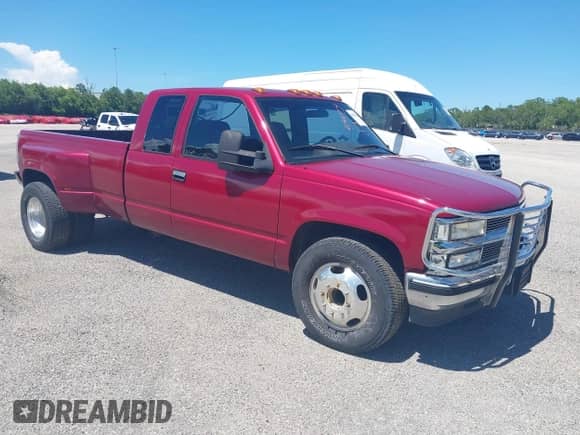 1996 Chevrolet Silverado 3500 с VIN 1GBHC39F0TE239062, выставлен на аукционе IAAI как лот 42996155 с пробегом 75 989 миль миль и . История ставок и продаж доступна на DreamBid. Изображение 1.