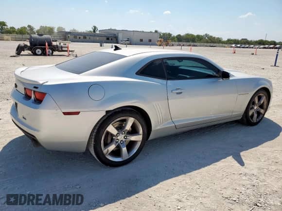 2011 Chevrolet Camaro 1SS z VIN 2G1FS1EW6B9142801, wystawiony jako Copart lot #81938125 z przebiegiem 212 022 mil mil oraz Czysty tytuł • Clean title. Historia ofert i sprzedaży dostępna na DreamBid. Obrazek 3.