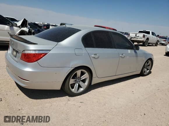 2010 BMW 5 Series 528i z VIN WBANU5C56AC124544, wystawiony jako Copart lot #53671865 z przebiegiem 233 979 mil mil oraz Szkoda całkowita • Salvage title. Historia ofert i sprzedaży dostępna na DreamBid. Obrazek 3.