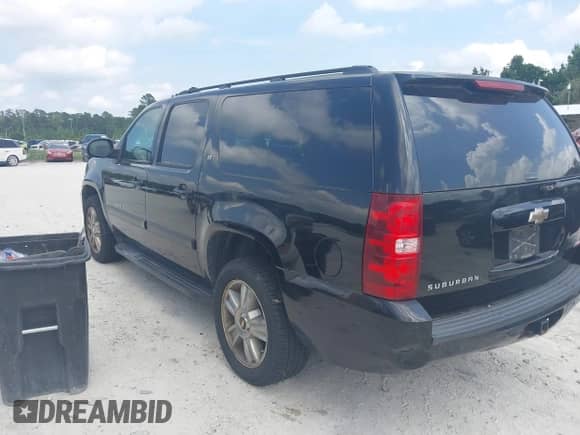 2008 Chevrolet Suburban LTZ z VIN 1GNFK163X8R239792, wystawiony jako IAAI lot #42525454 z przebiegiem Nie podano mil oraz . Historia ofert i sprzedaży dostępna na DreamBid. Obrazek 3.