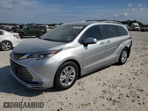 2022 Toyota Sienna Platinum с VIN 5TDESKFC5NS056923, выставлен на аукционе Copart как лот 89574865 с пробегом 60 883 миль миль и Списание • Salvage title. История ставок и продаж доступна на DreamBid. Изображение 1.