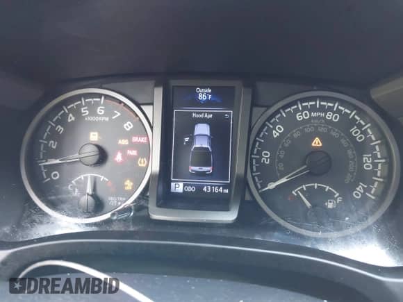 2019 Toyota Tacoma SR5 z VIN 3TMAZ5CN1KM113843, wystawiony jako IAAI lot #42716836 z przebiegiem 43 164 mil mil oraz . Historia ofert i sprzedaży dostępna na DreamBid. Obrazek 7.