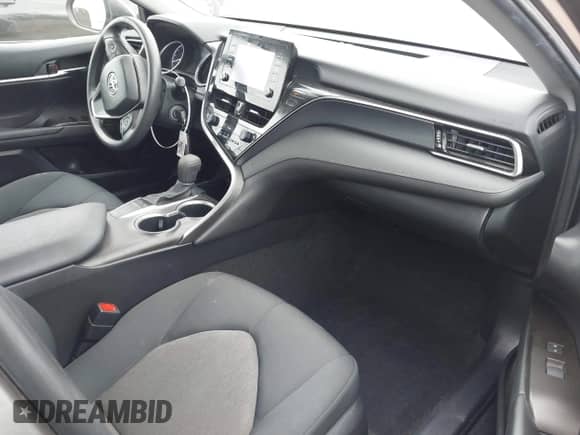 2023 Toyota Camry LE z VIN 4T1C11AKXPU119236, wystawiony jako IAAI lot #43326388 z przebiegiem 23 626 mil mil oraz . Historia ofert i sprzedaży dostępna na DreamBid. Obrazek 5.