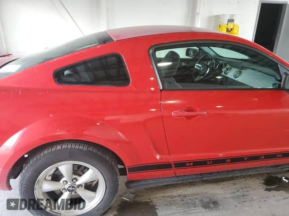 2007 Ford Mustang Deluxe с VIN 1ZVFT80N575258827, выставлен на аукционе Copart как лот 71420585 с пробегом 12 281 миль миль и Списание • Salvage title. История ставок и продаж доступна на DreamBid. Изображение 10.