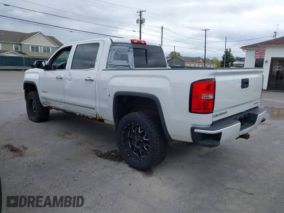 2014 GMC Sierra 1500 Denali z VIN 3GTU2WEJ8EG553336, wystawiony jako IAAI lot #43521471 z przebiegiem 177 785 mil mil oraz . Historia ofert i sprzedaży dostępna na DreamBid. Obrazek 3.