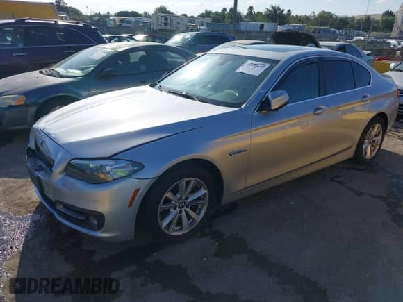 2015 BMW 5 Series 528i с VIN WBA5A5C58FD519593, выставлен на аукционе IAAI как лот 43200640 с пробегом 119 151 миль миль и . История ставок и продаж доступна на DreamBid. Изображение 2.