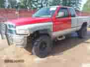 1996 Dodge 1500 z VIN 3B7HF13Z6TG109483, wystawiony jako IAAI lot #42765925 z przebiegiem 370 502 mil mil oraz . Historia ofert i sprzedaży dostępna na DreamBid. Obrazek 2.