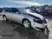 2008 Chevrolet Impala LT z VIN 2G1WC583281275696, wystawiony jako Copart lot #71961935 z przebiegiem 108 087 mil mil oraz Czysty tytuł • Clean title. Historia ofert i sprzedaży dostępna na DreamBid. Obrazek 4.