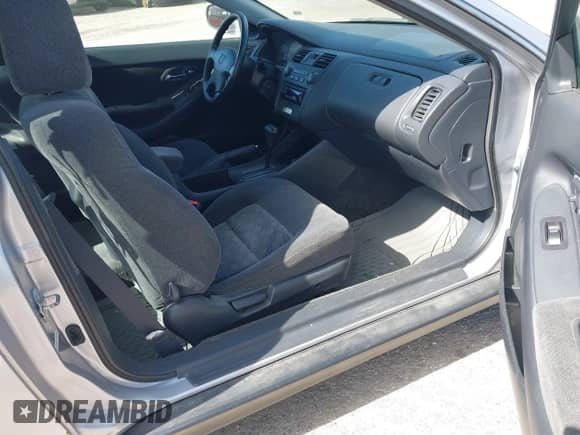 2001 Honda Accord LX z VIN 1HGCG32471A019250, wystawiony jako IAAI lot #42297017 z przebiegiem 92 942 mil mil oraz . Historia ofert i sprzedaży dostępna na DreamBid. Obrazek 5.