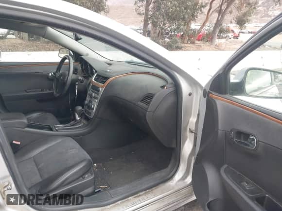 2012 Chevrolet Malibu 2LT z VIN 1G1ZD5E09CF363361, wystawiony jako IAAI lot #43436546 z przebiegiem 163 458 mil mil oraz . Historia ofert i sprzedaży dostępna na DreamBid. Obrazek 5.