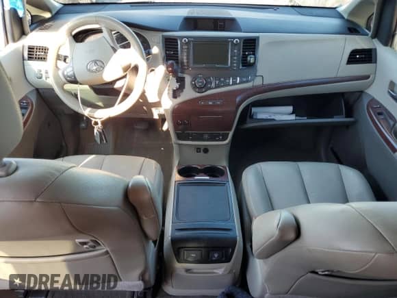 2014 Toyota Sienna XLE с VIN 5TDYK3DC8ES479503, выставлен на аукционе Copart как лот 85530865 с пробегом 153 936 миль миль и Списание • Salvage title. История ставок и продаж доступна на DreamBid. Изображение 8.