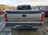 2002 GMC Sierra 1500 z VIN 1GTEC14W22Z240649, wystawiony jako Copart lot #42958365 z przebiegiem 105 857 mil mil oraz Szkoda całkowita • Salvage title. Historia ofert i sprzedaży dostępna na DreamBid. Obrazek 6.