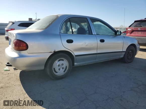 1996 Hyundai Accent z VIN KMHVF14N4TU316378, wystawiony jako Copart lot #88981945 z przebiegiem 128 650 mil mil oraz Czysty tytuł • Clean title. Historia ofert i sprzedaży dostępna na DreamBid. Obrazek 3.