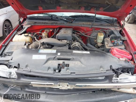 2000 Chevrolet Silverado 1500 LS z VIN 1GCEC14T6YZ265746, wystawiony jako IAAI lot #43297179 z przebiegiem 245 915 mil mil oraz . Historia ofert i sprzedaży dostępna na DreamBid. Obrazek 10.