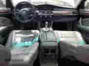 2009 BMW 5 Series 528i z VIN WBANU53599C119141, wystawiony jako Copart lot #53888465 z przebiegiem 203 859 mil mil oraz Czysty tytuł • Clean title. Historia ofert i sprzedaży dostępna na DreamBid. Obrazek 8.