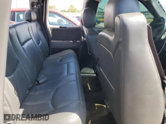 2005 Chevrolet Silverado 1500 LS z VIN 2GCEC19T251331383, wystawiony jako Copart lot #71864965 z przebiegiem 178 046 mil mil oraz Nie do naprawy • Non repairable. Historia ofert i sprzedaży dostępna na DreamBid. Obrazek 10.