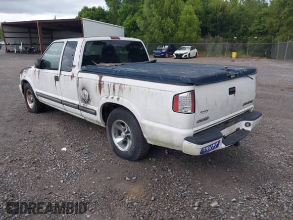 2001 Chevrolet S-10 LS с VIN 1GCCS195718153666, выставлен на аукционе IAAI как лот 42822619 с пробегом 200 677 миль миль и . История ставок и продаж доступна на DreamBid. Изображение 3.