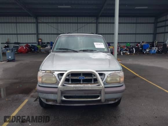 1996 Ford Explorer XL z VIN 1FMDU32X2TZA27424, wystawiony jako IAAI lot #42628234 z przebiegiem 135 446 mil mil oraz . Historia ofert i sprzedaży dostępna na DreamBid. Obrazek 6.