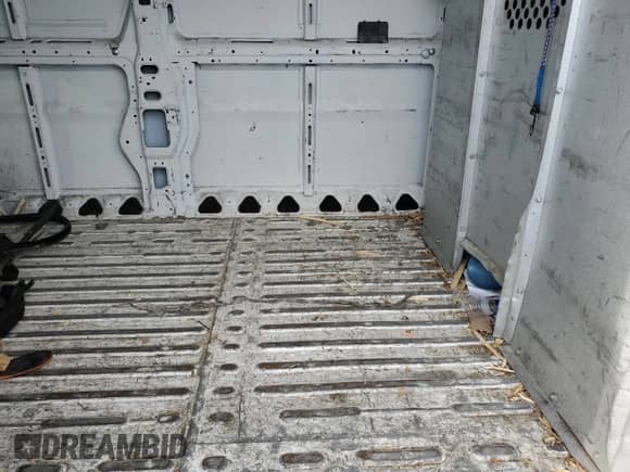 2019 Ram ProMaster Cargo z VIN 3C6URVHG8KE504013, wystawiony jako Copart lot #58715384 z przebiegiem 275 798 mil mil oraz Nie do naprawy • Non repairable. Historia ofert i sprzedaży dostępna na DreamBid. Obrazek 10.