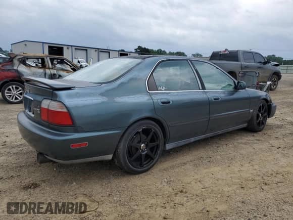 1996 Honda Accord LX z VIN 1HGCD5638TA224441, wystawiony jako Copart lot #57656165 z przebiegiem 163 637 mil mil oraz Szkoda całkowita • Salvage title. Historia ofert i sprzedaży dostępna na DreamBid. Obrazek 3.