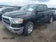 2020 Ram 1500 Big Horn z VIN 1C6RREBT4LN209998, wystawiony jako IAAI lot #42383891 z przebiegiem 67 555 mil mil oraz . Historia ofert i sprzedaży dostępna na DreamBid. Obrazek 2.